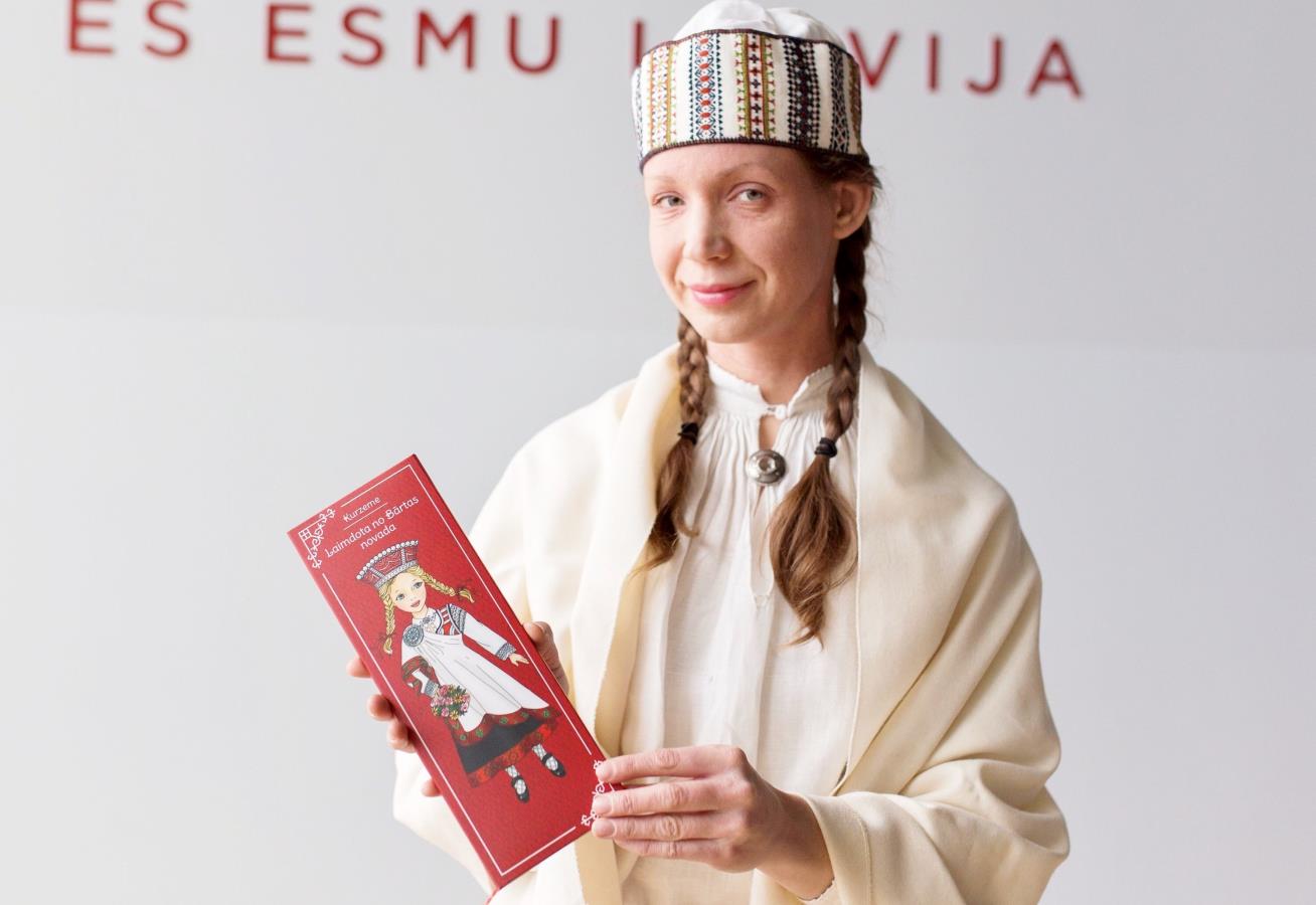 Latvian Paper Dolls